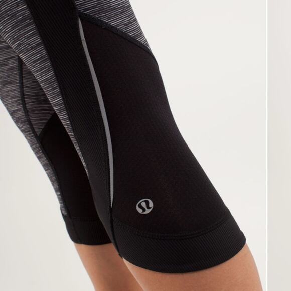 Lululemon Leggings Run Chase Me Crop SZ 6 - Picture 13 of 13